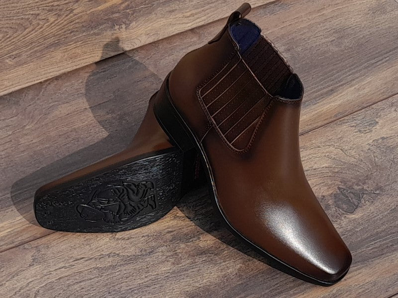 Botín Chelsea, color marrón pintado a mano en punta dubay, taco aperillado para hombre (ID#B077-MARRON)
