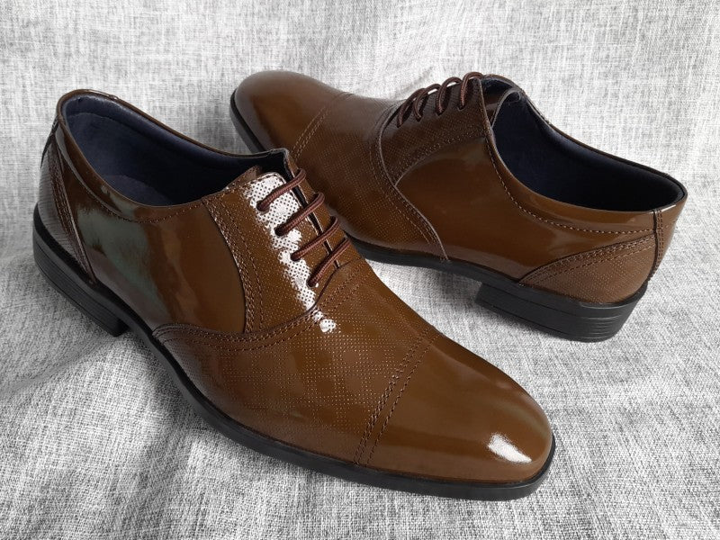 Zapatos Oxford de punta americana para hombre en color marrón charol (ID#RK65-MARRON CHAROL)