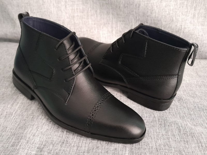 Botín con pasador, color negro pintado a mano en punta americana, taco normal para hombre (ID#BR28-NEGRO)