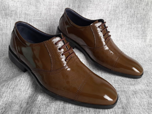 Zapatos Oxford de punta americana para hombre en color marrón charol (ID#RK65-MARRON CHAROL)