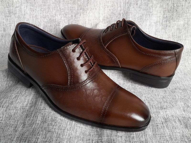 Zapatos Oxford de punta americana para hombre en color marrón, pintados a mano (ID#RK65-MARRON)