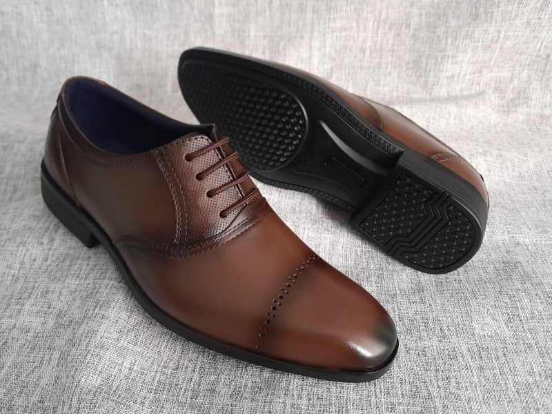 Zapatos Oxford de punta americana para hombre en color marrón, pintados a mano (ID#RK55-MARRON)
