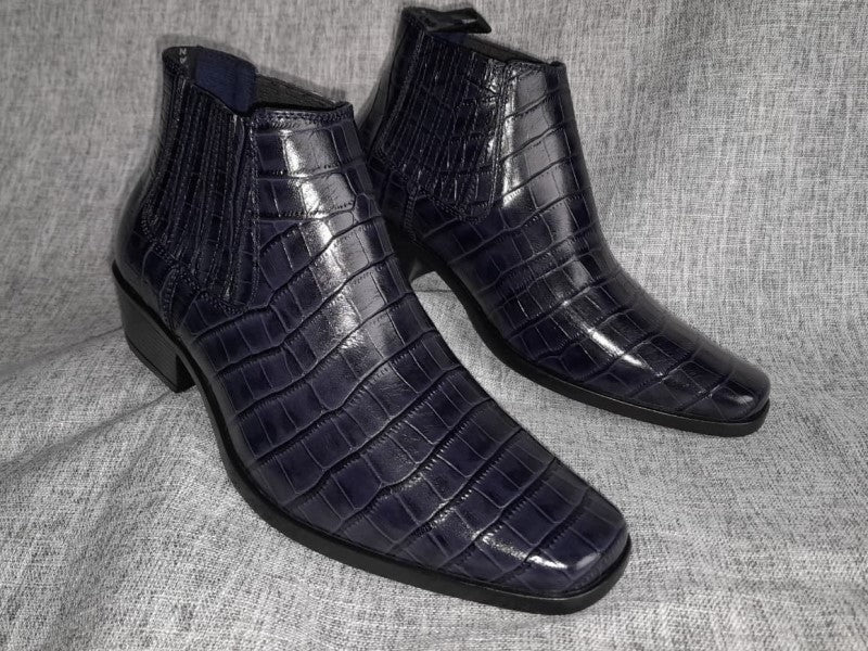 Botín Chelsea, color azul croco en punta dubay, taco aperillado para hombre (ID#B077-AZUL/CROCO)