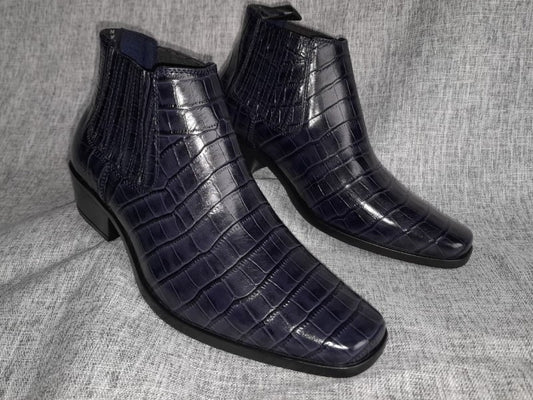 Botín Chelsea, color azul croco en punta dubay, taco aperillado para hombre (ID#B077-AZUL/CROCO)