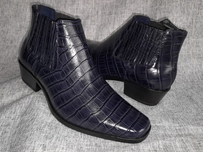 Botín Chelsea, color azul croco en punta dubay, taco aperillado para hombre (ID#B077-AZUL/CROCO)