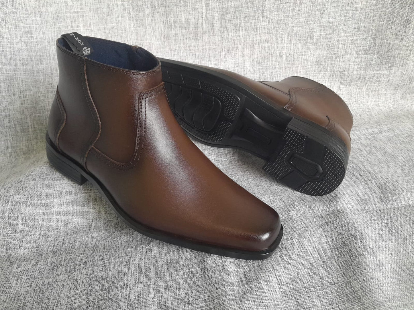 Botín con cierre, modelo "BUGATTI" color marrón en punta dubay para hombre (ID#BUGATTI-MARRON)
