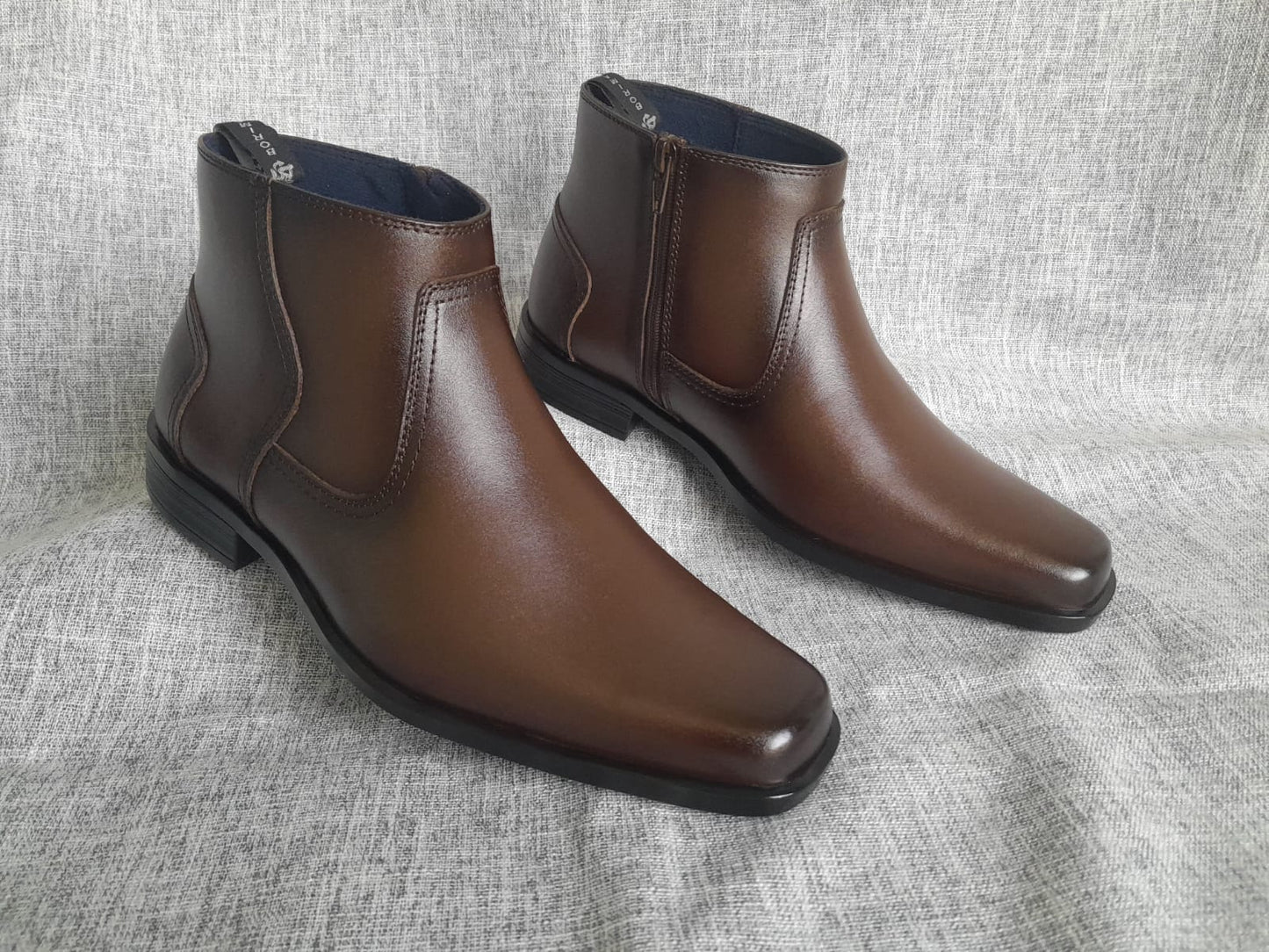 Botín con cierre, modelo "BUGATTI" color marrón en punta dubay para hombre (ID#BUGATTI-MARRON)