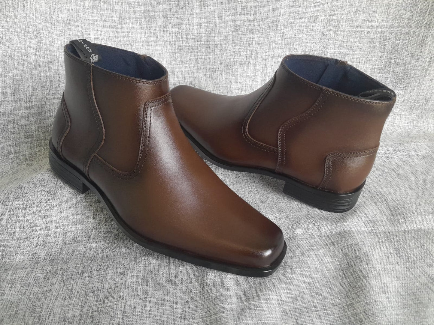 Botín con cierre, modelo "BUGATTI" color marrón en punta dubay para hombre (ID#BUGATTI-MARRON)